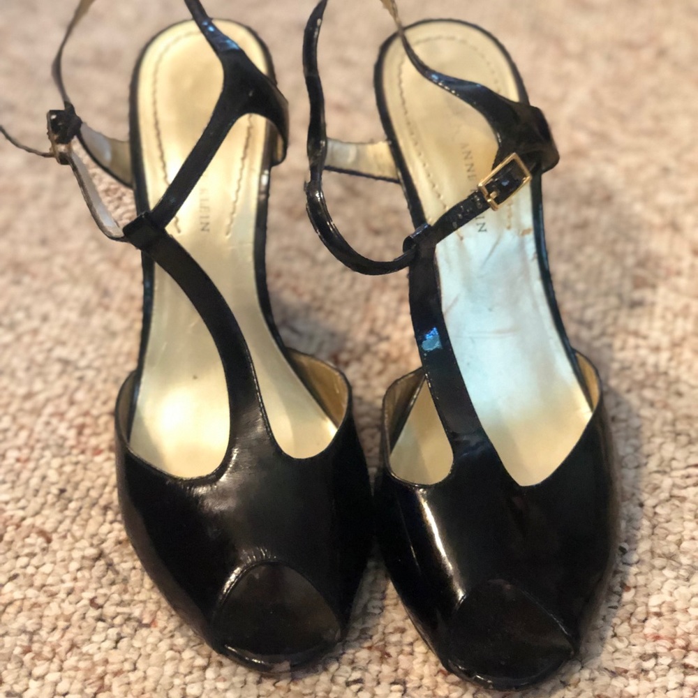 Anne Klein Tstrap peep toe patent pump